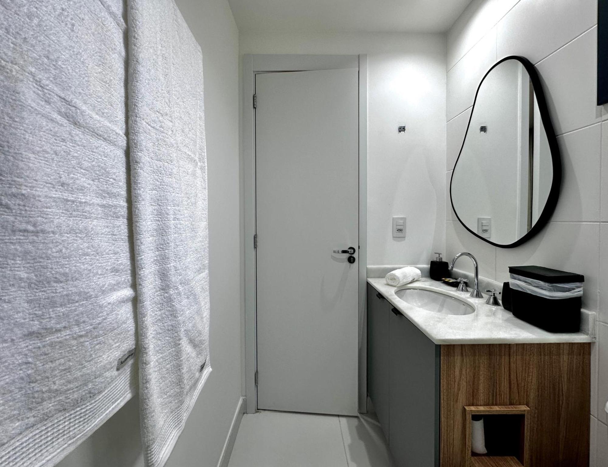 Apartamento Com Piscina A 1 Minuto A Pe Do Metro Brooklin *